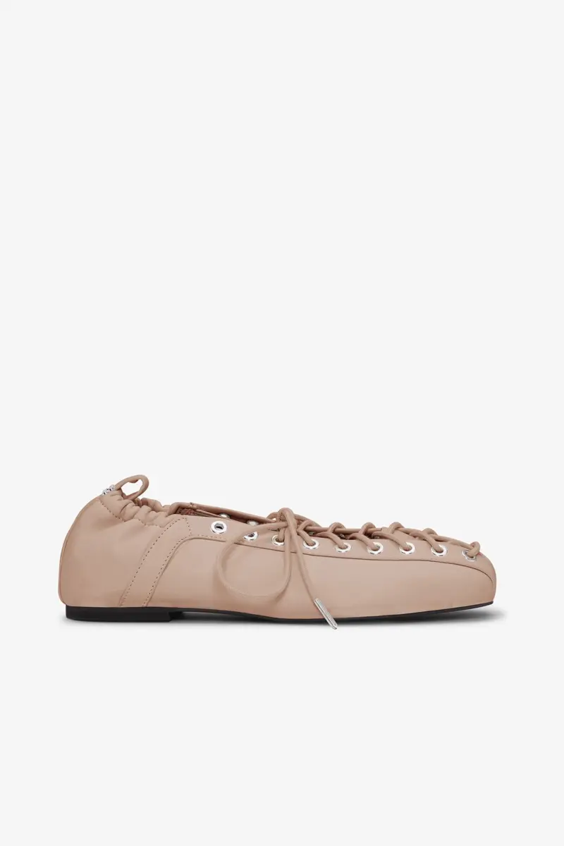 Bailarinas con cordones en color beige