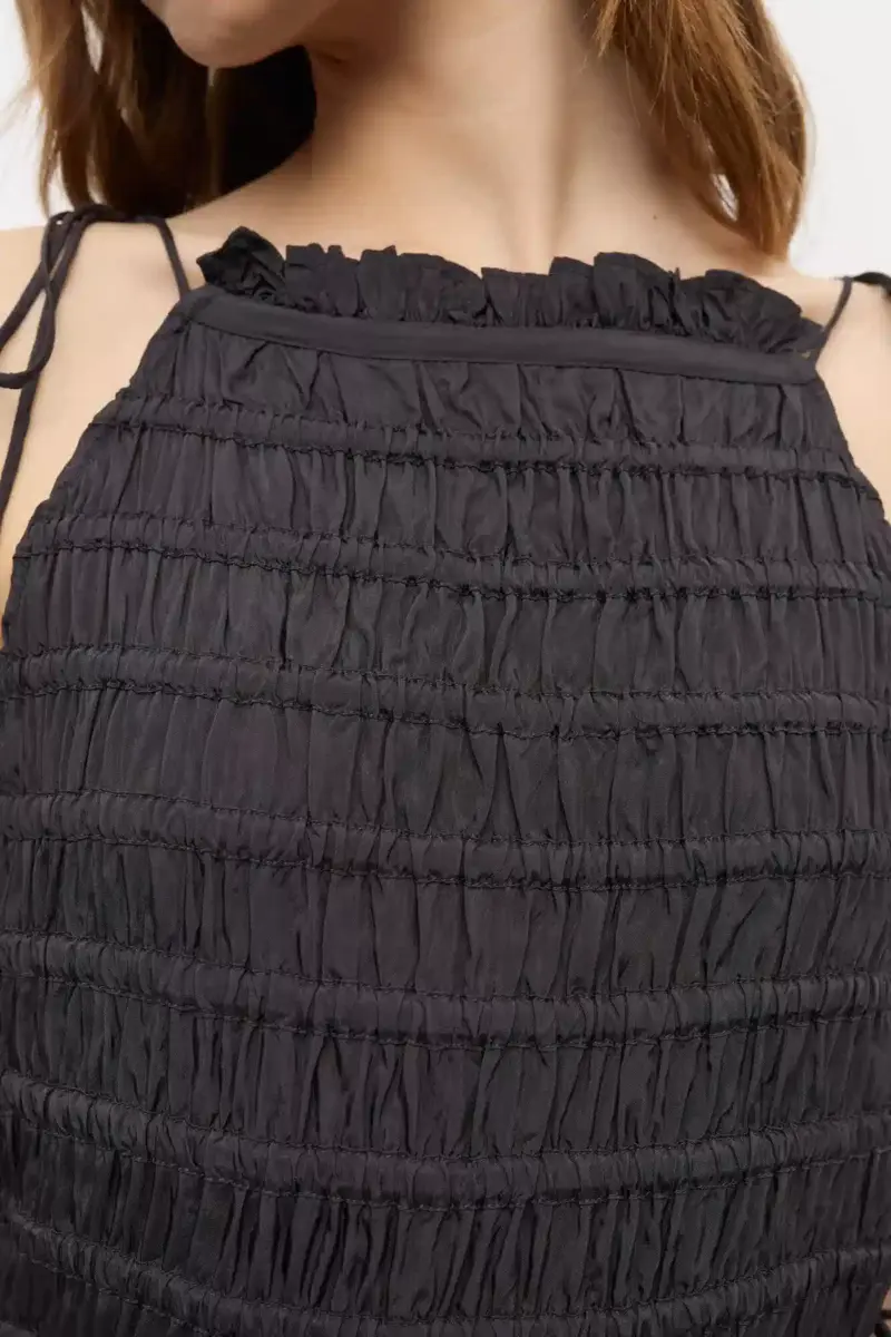 Vestido negro con lazo tipo smock Vestido negro con lazo tipo smock