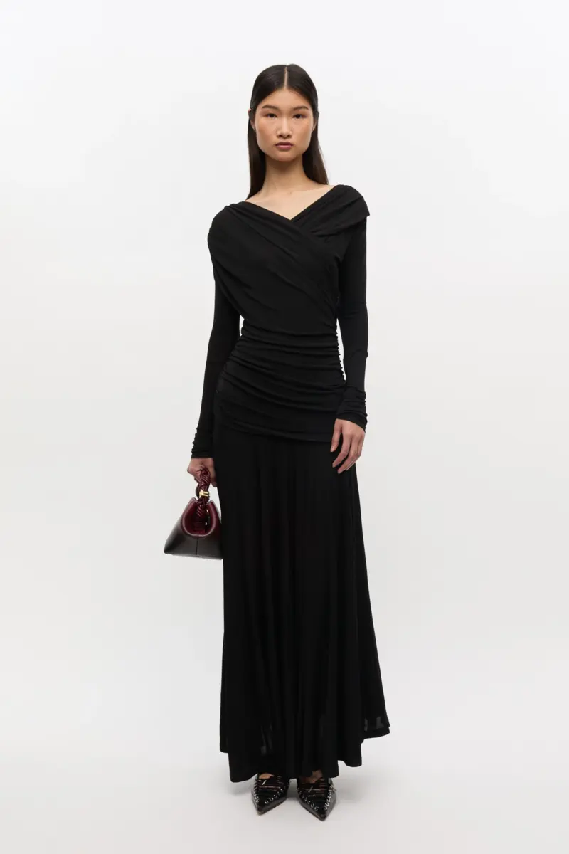 Vestido negro fruncido