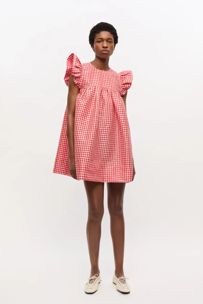 Vestido rojo de tafetán arrugado a cuadros